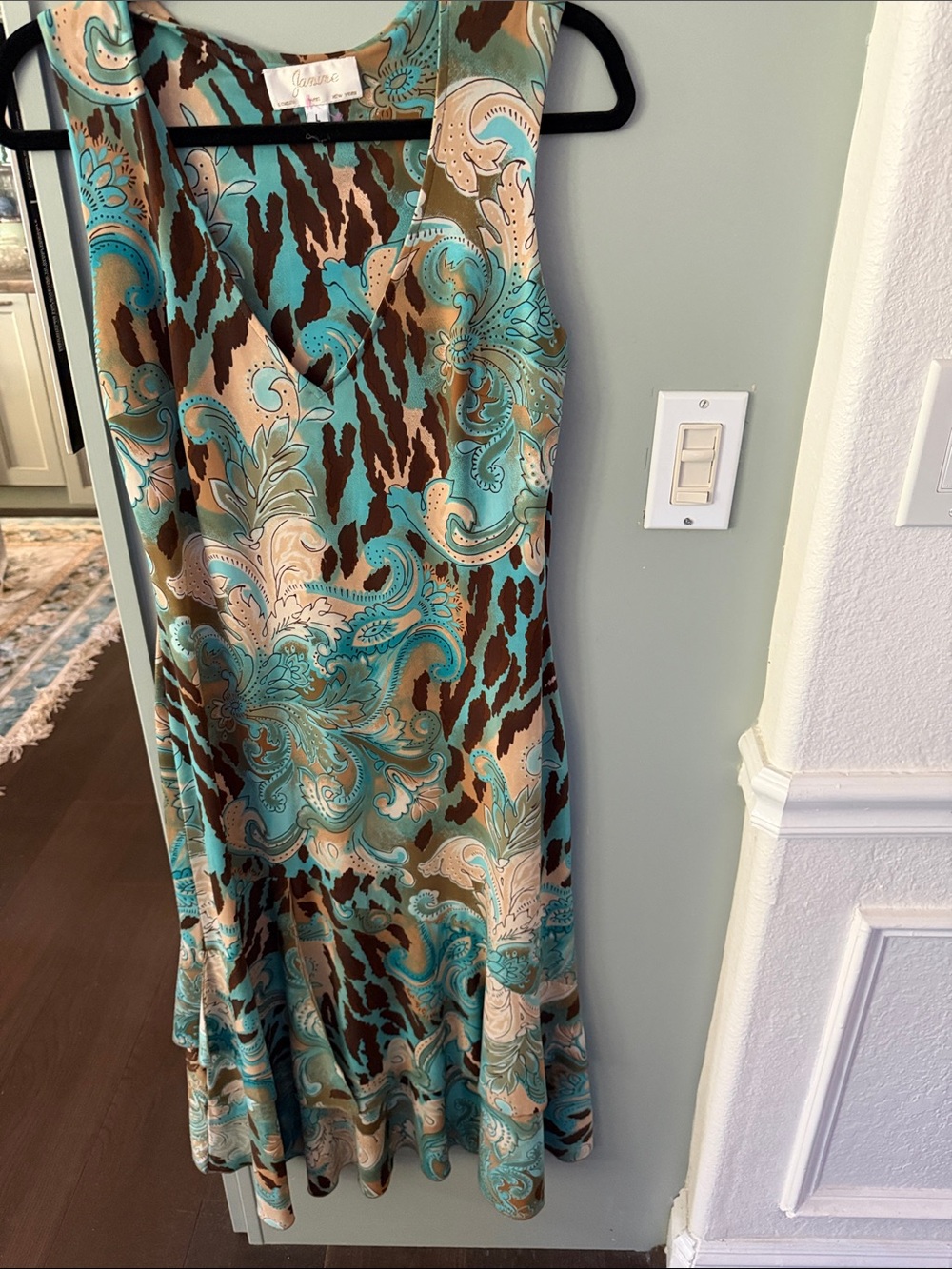 Sleeveless V-Neck Midi Dress in Turquoise & Brown - Elegant Print flowy slimming